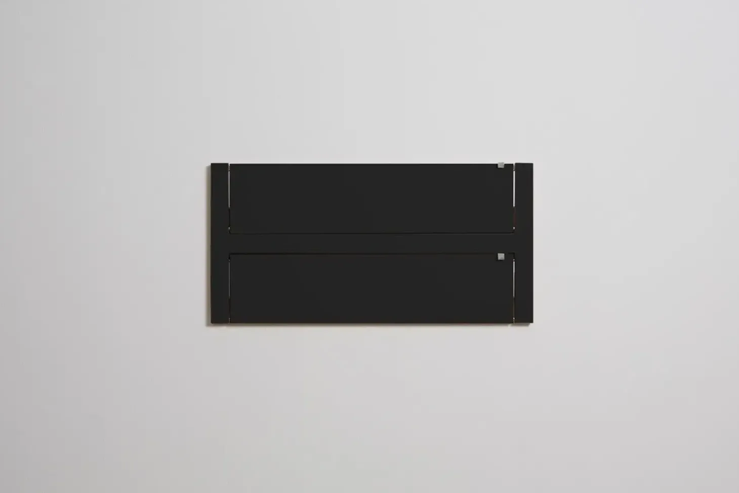 Ambivalenz - Fläpps Hylde - 80 x 40 cm - Sort birk