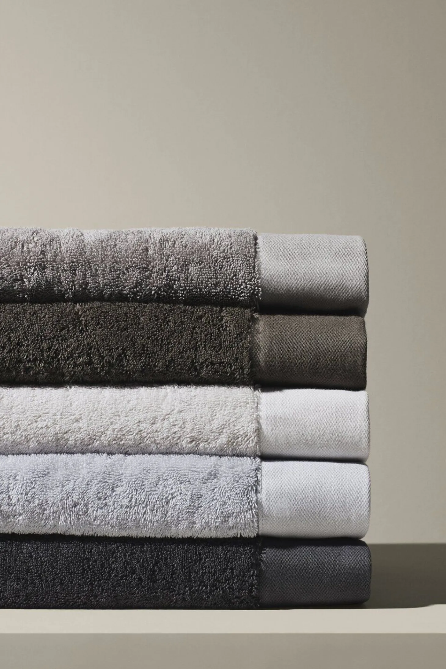 Blomus - Bath Towel - Tarmac Melange - 70 x 140 cm - GIO -