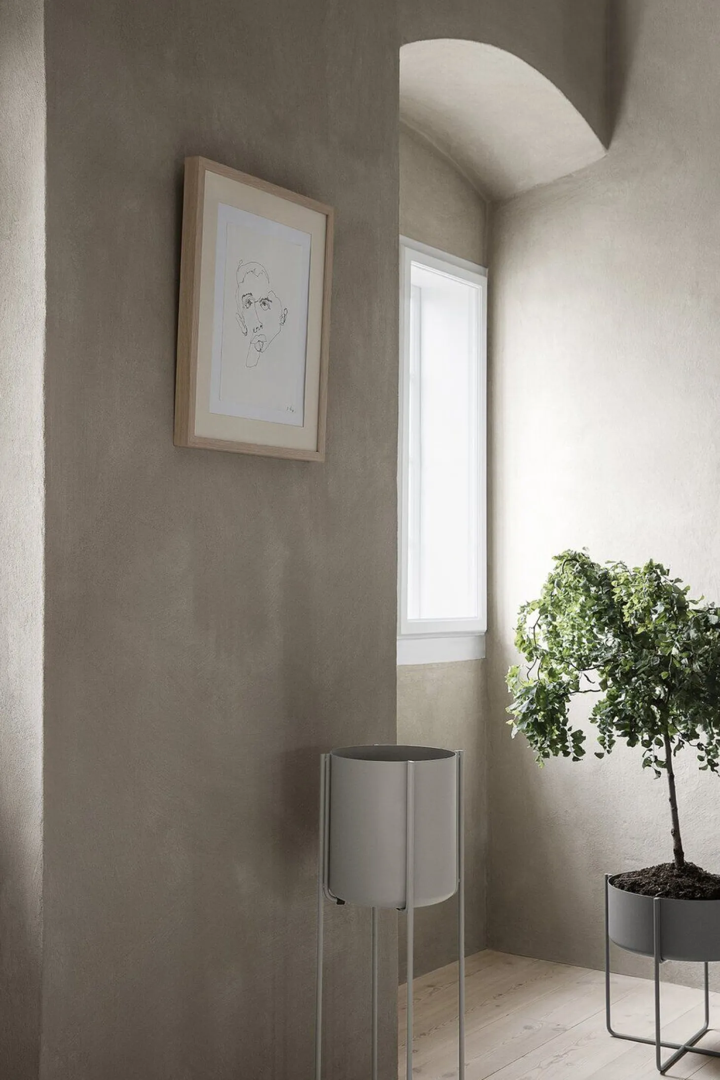 Blomus - Plant Stand - Mourning Dove - KENA