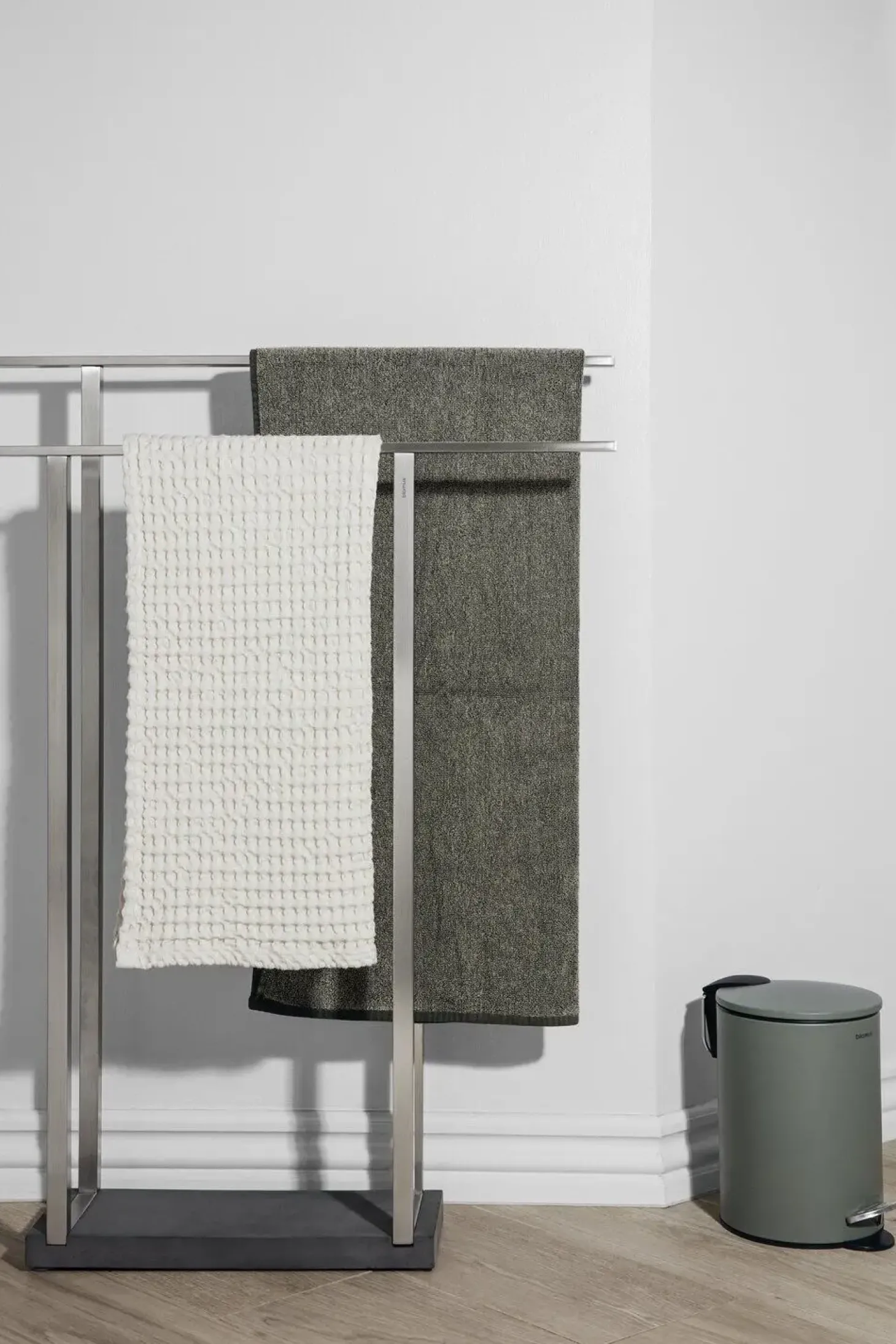 Blomus - Towel Rack - polished - MENOTO