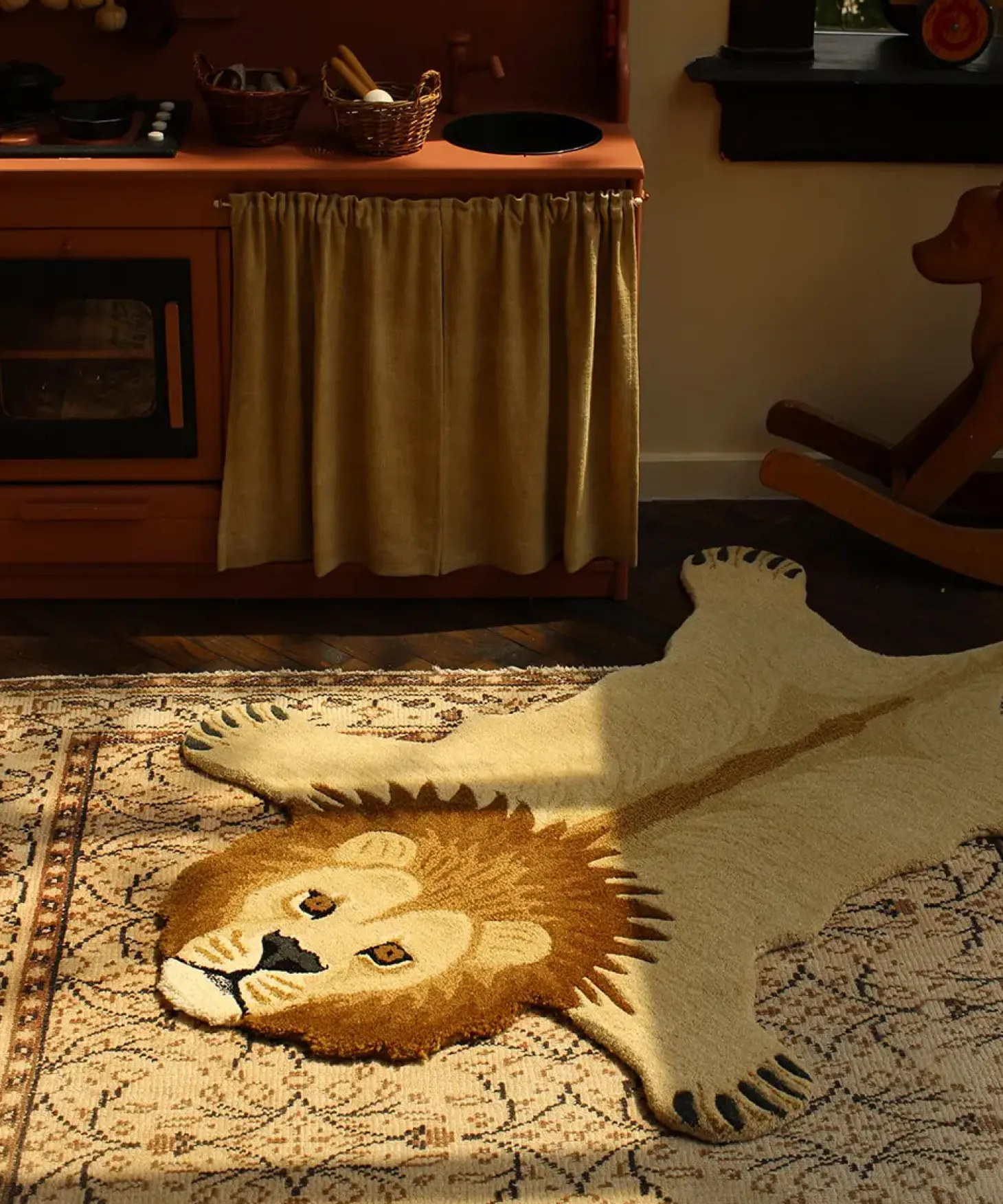 Doing Goods - Moody Lion Gulvtæppe - Large - 152x95x2 cm