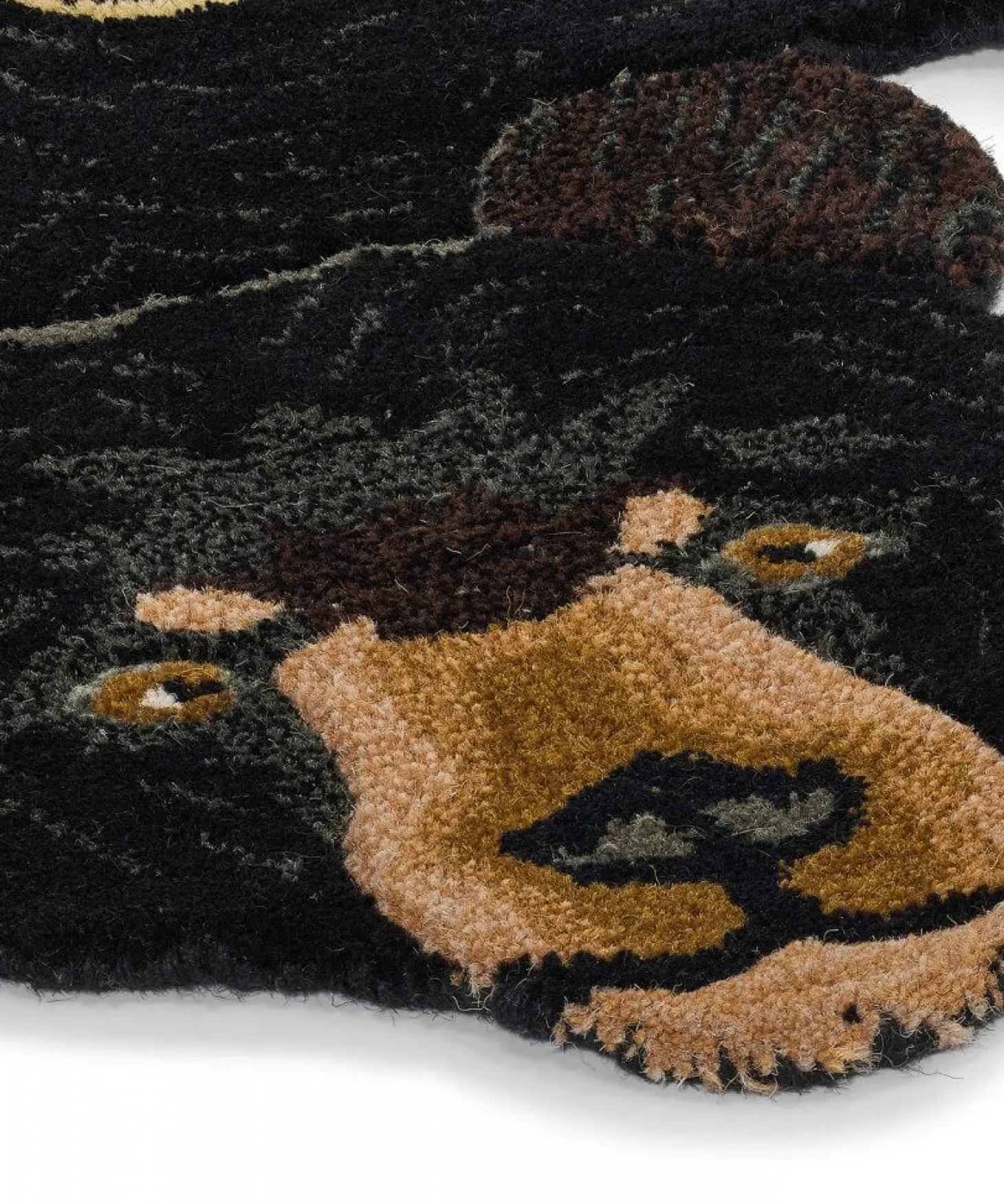 Doing Goods - Sort bjørne tæppe - Blooming Black Bear - Large - 143x97 cm