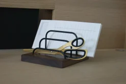 Dot Aarhus - Brass Dock - Tabletholder - Valnød/Sort