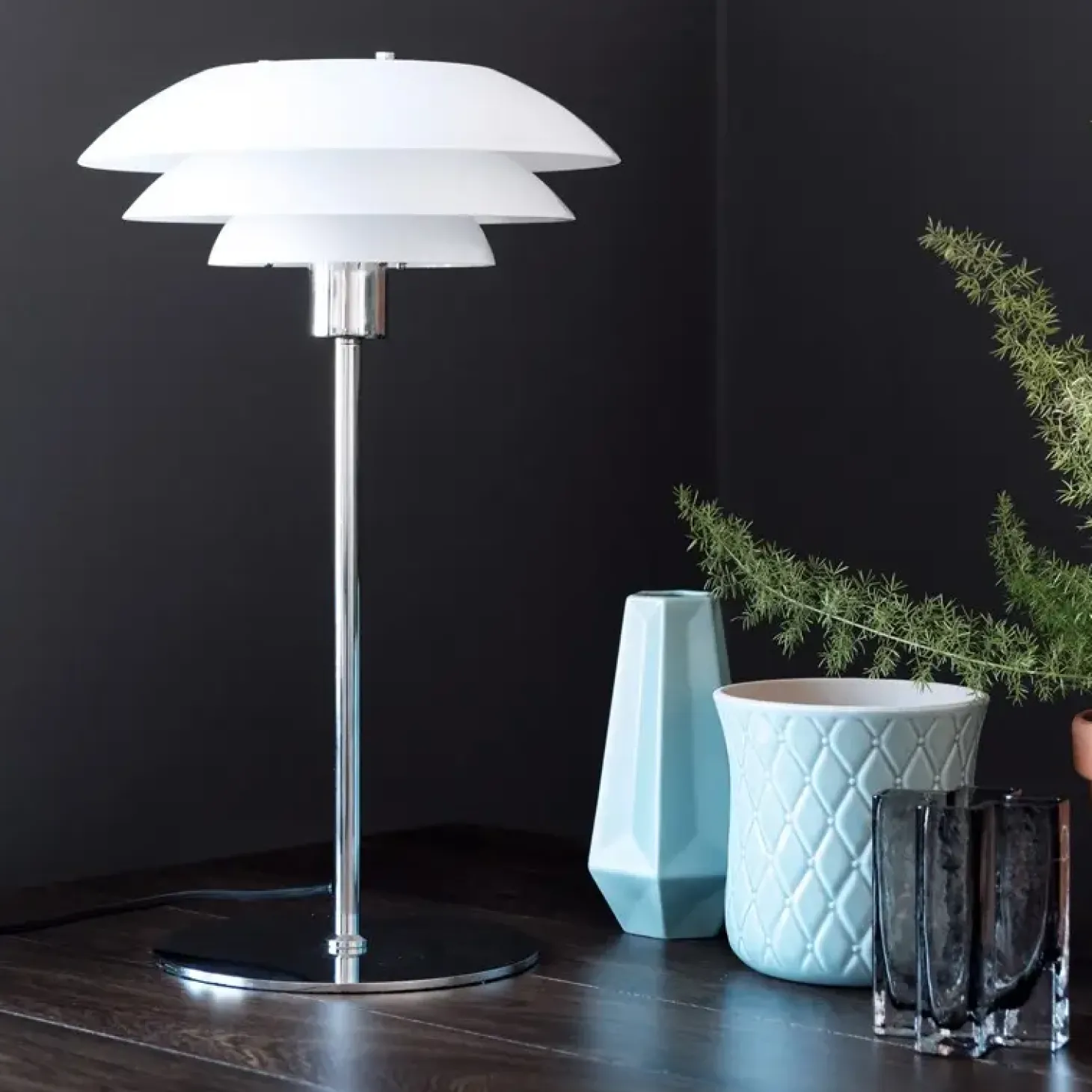 Dyberg Larsen - DL31 Opal bordlampe - Opal/Krom