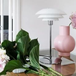 Dyberg Larsen - DL31 Opal bordlampe - Opal/Krom