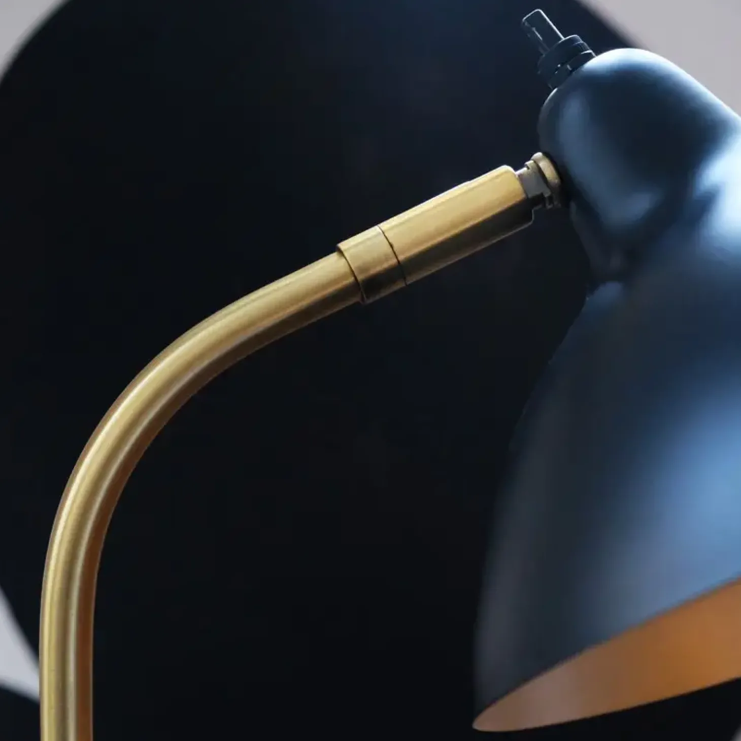 Dyberg Larsen - Futura Antik Brass Table bordlampe