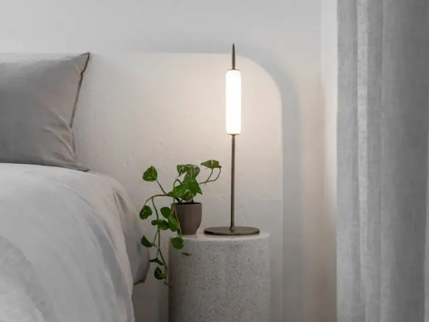 Ekta Living - Bordlampe - Dunhammer - Bronzed Brass