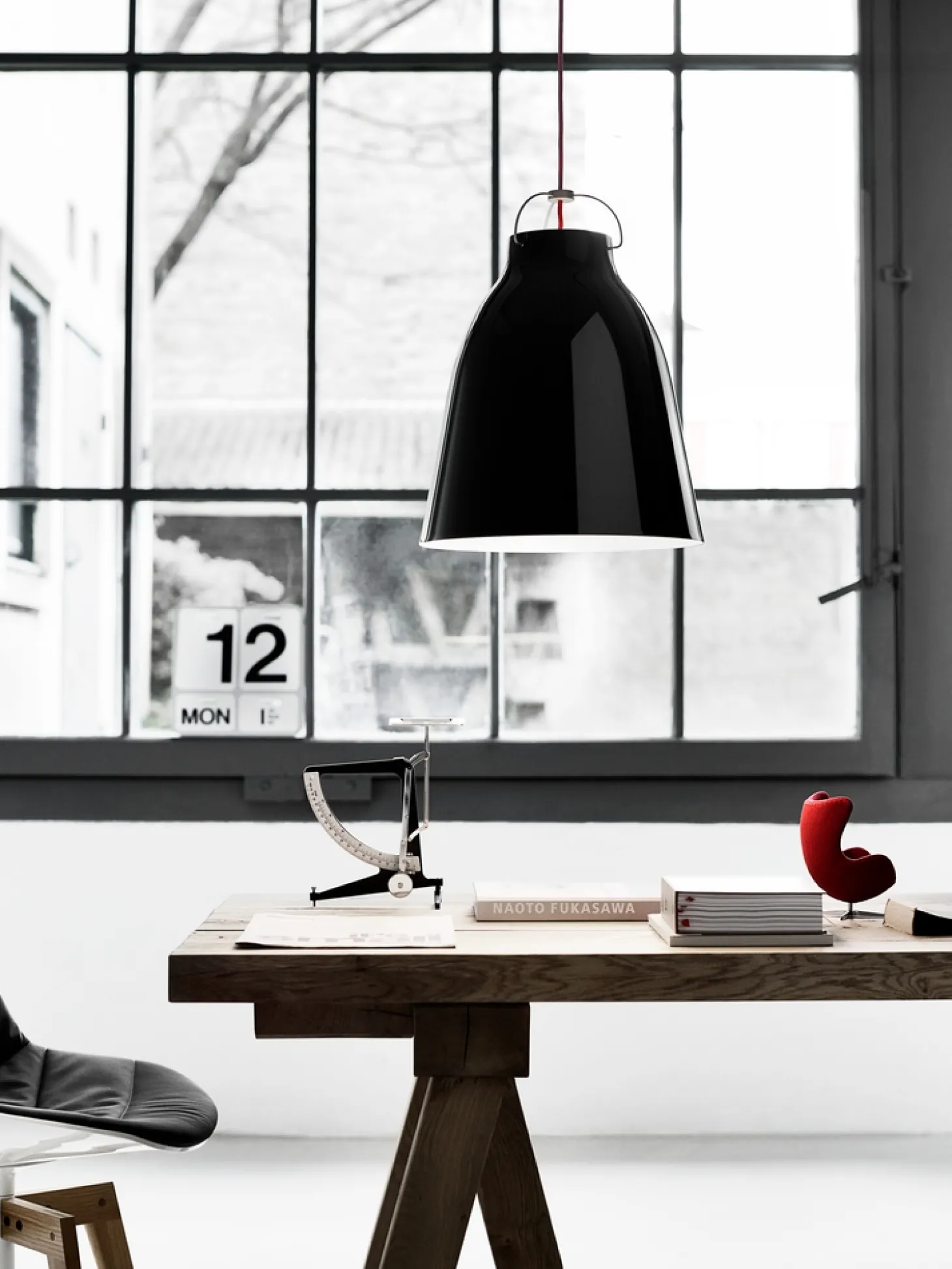 Fritz Hansen - Loftlampe - Caravaggio - Sort - P3 Large - Rød ledning 6m