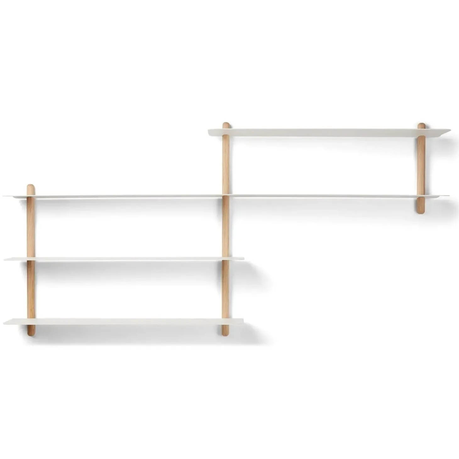 Gejst - NIVO B væghylde - Hvid - Lys Eg - 59x118x15 cm