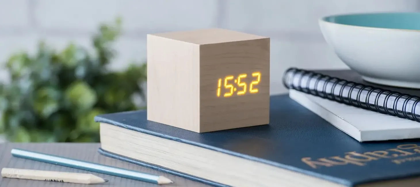 Gingko - Wooden Cube Click Clock Maple / Orange LED