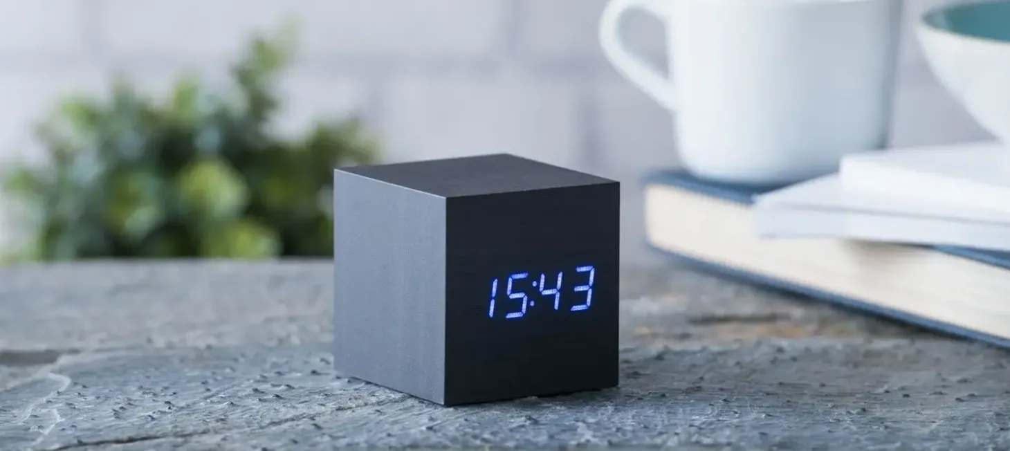 Gingko - Wooden Cube Click Clock Black / Blue LED