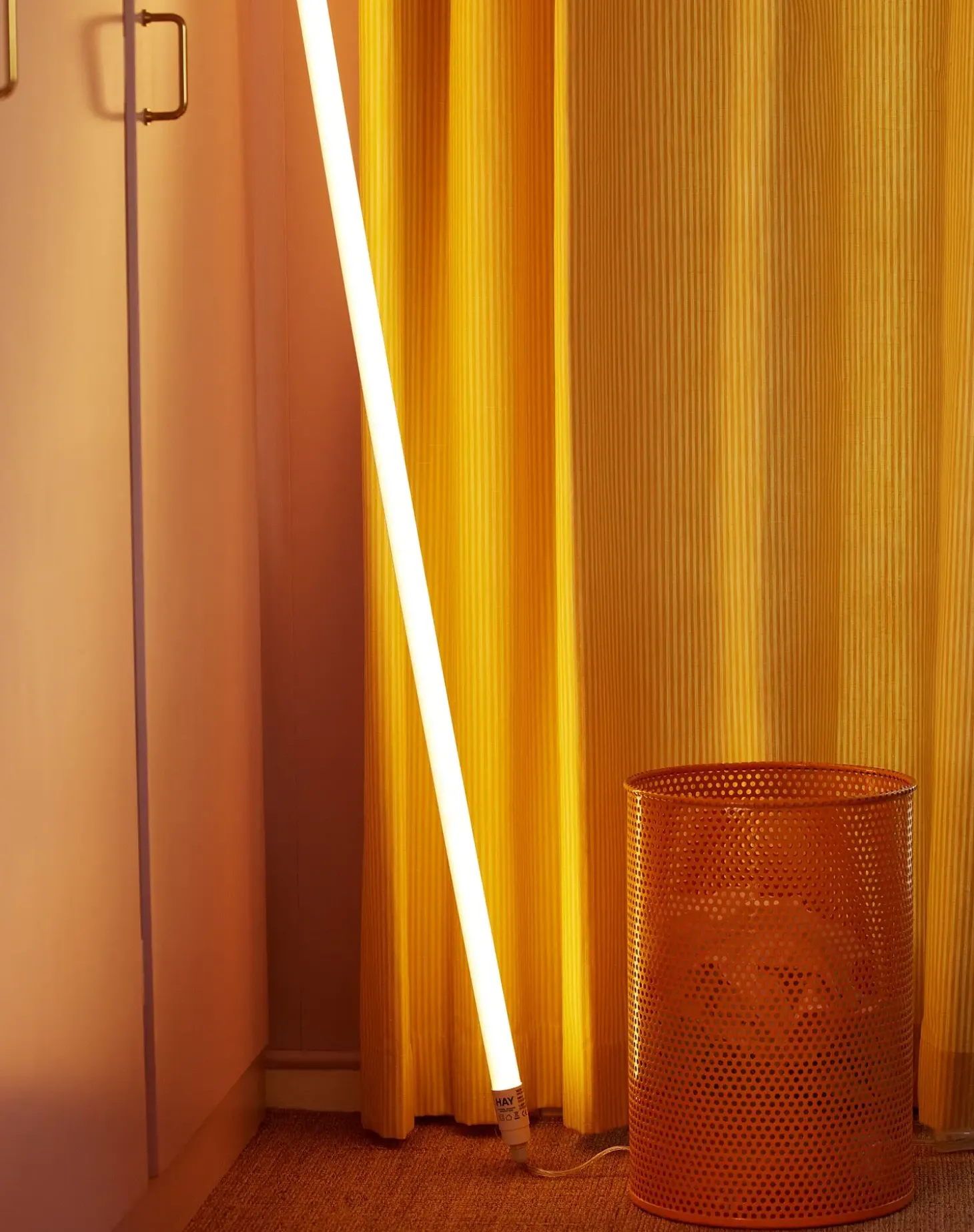 HAY - Neon Tube LED - Gul - Neonrør - 150 cm