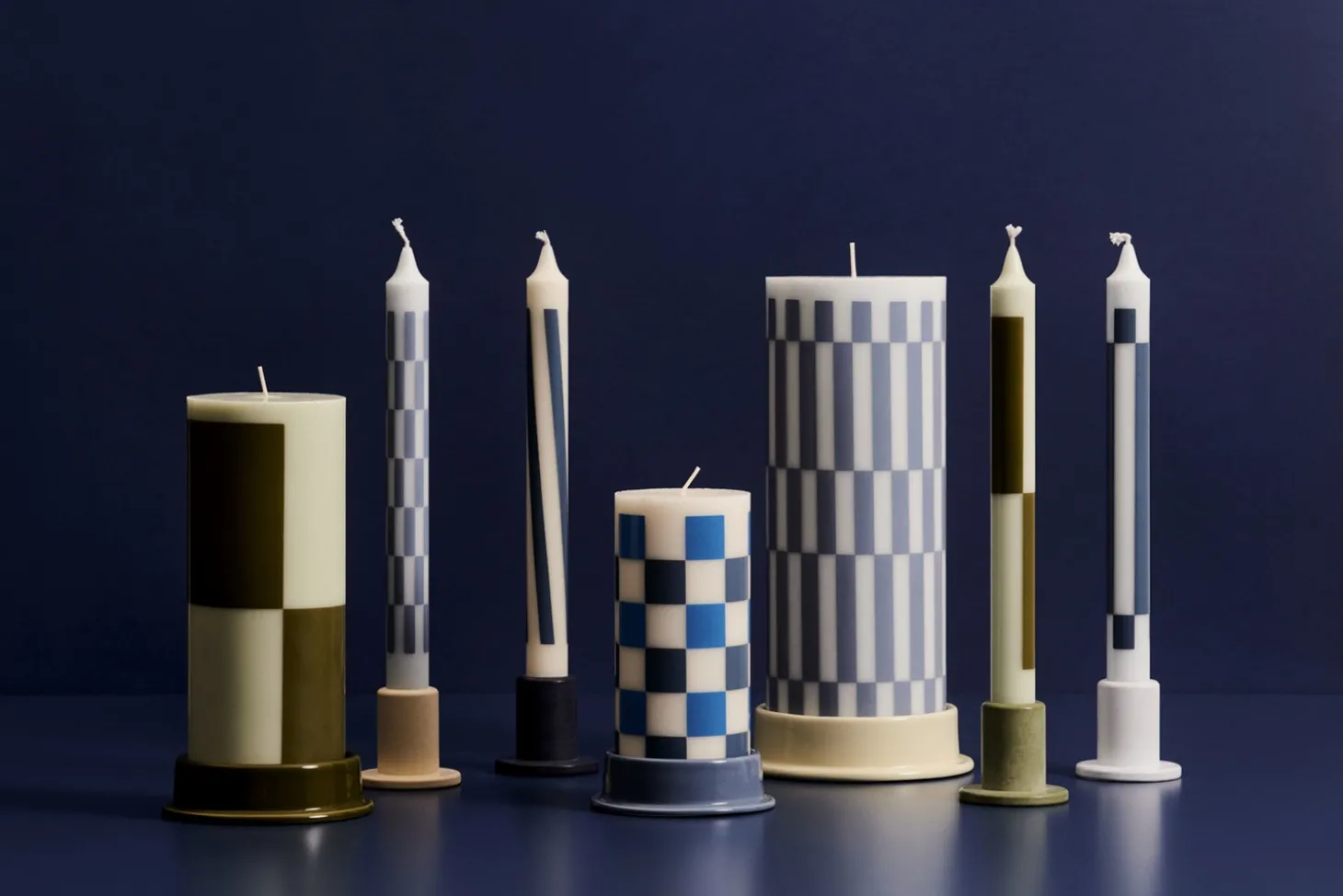HAY - Tube Candleholder S - Concrete - Lys blå