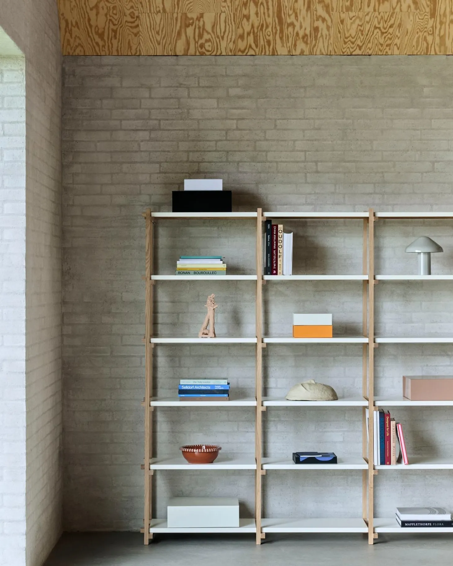 Hay - Woody Shelving 2.0 Column High - Hvid/Eg - 18 hylder