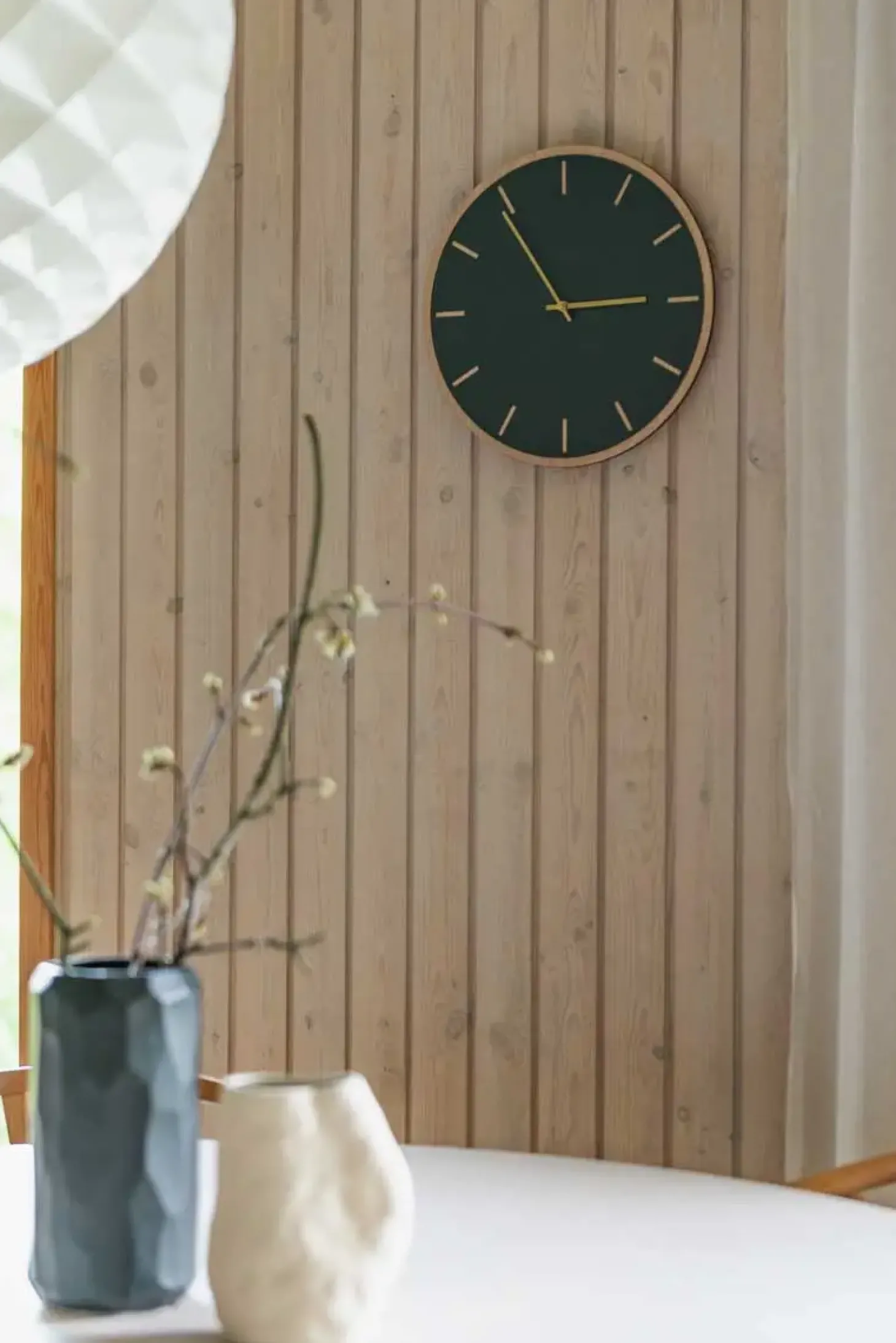 Hemverk - Vægur - Lys Eg/Mørkegrøn - Kobber visere - Ø28 cm