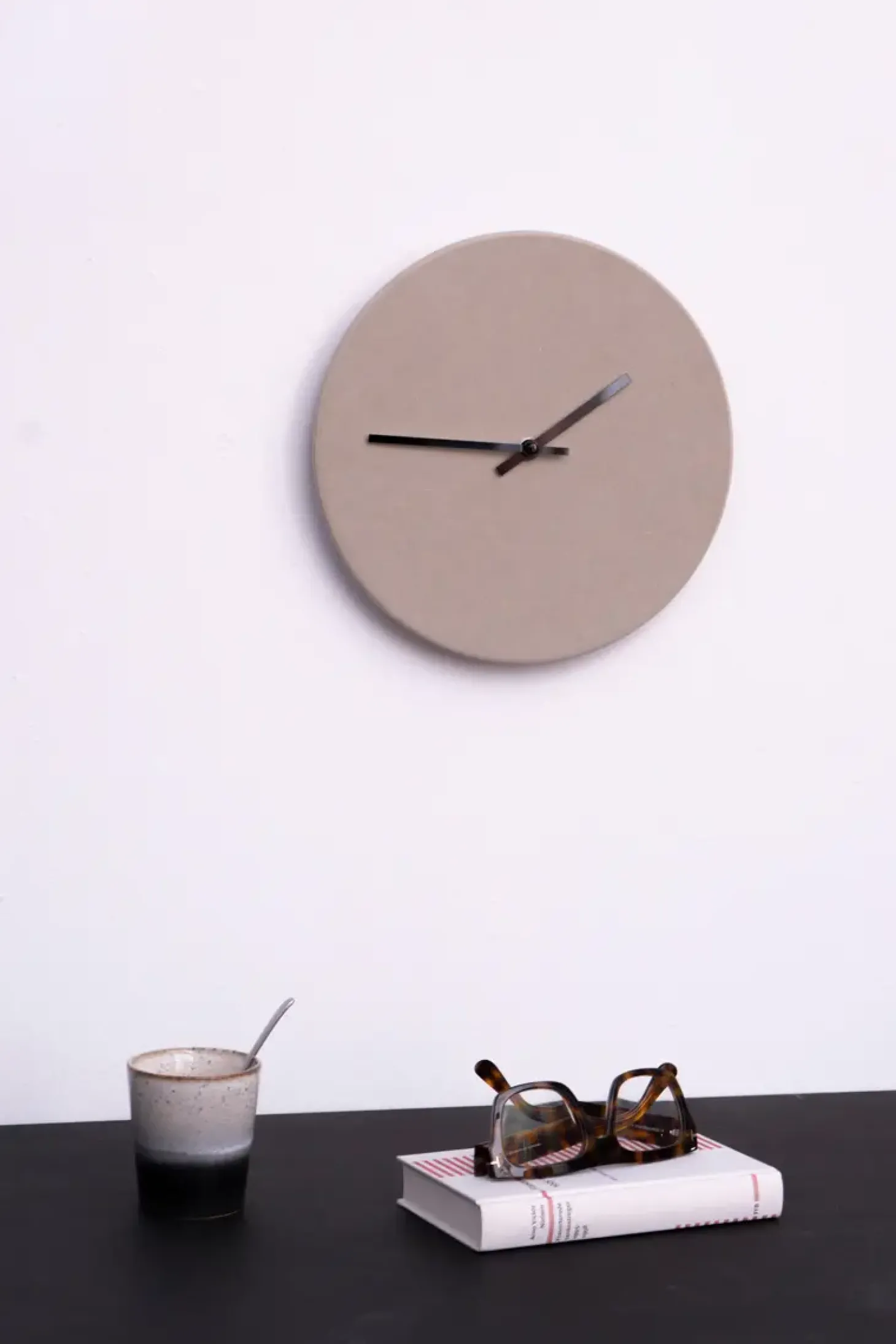 Hemverk - Vægur - Shape Chocolate - Kobber visere - Ø28 cm