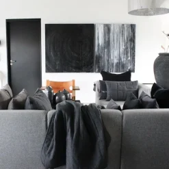 Louise Smærup - Pude i Ouiltet uld - Mørkegrå (50x80 cm)