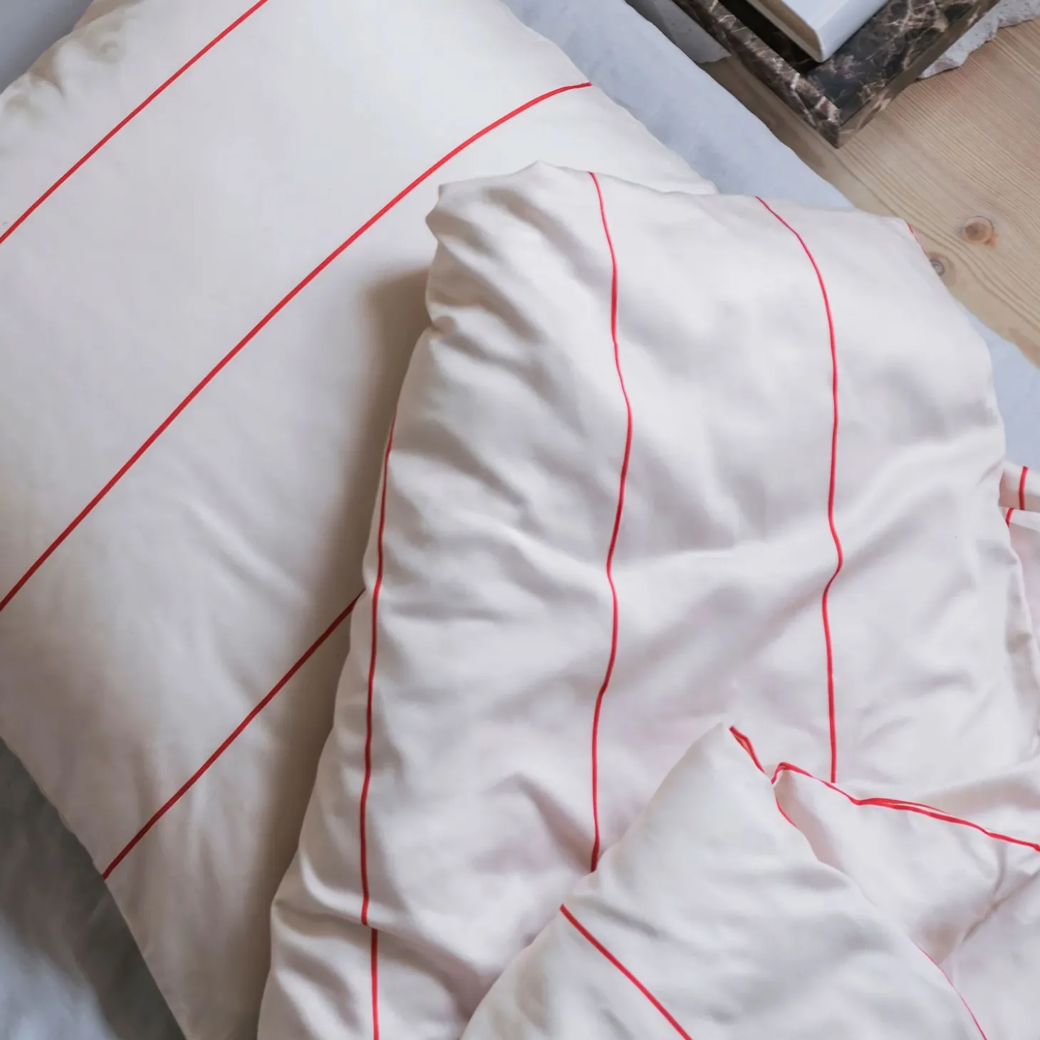 Mette Ditmer - ALIGN-sengesæt - Bright red/Sand - W140 x L220 cm