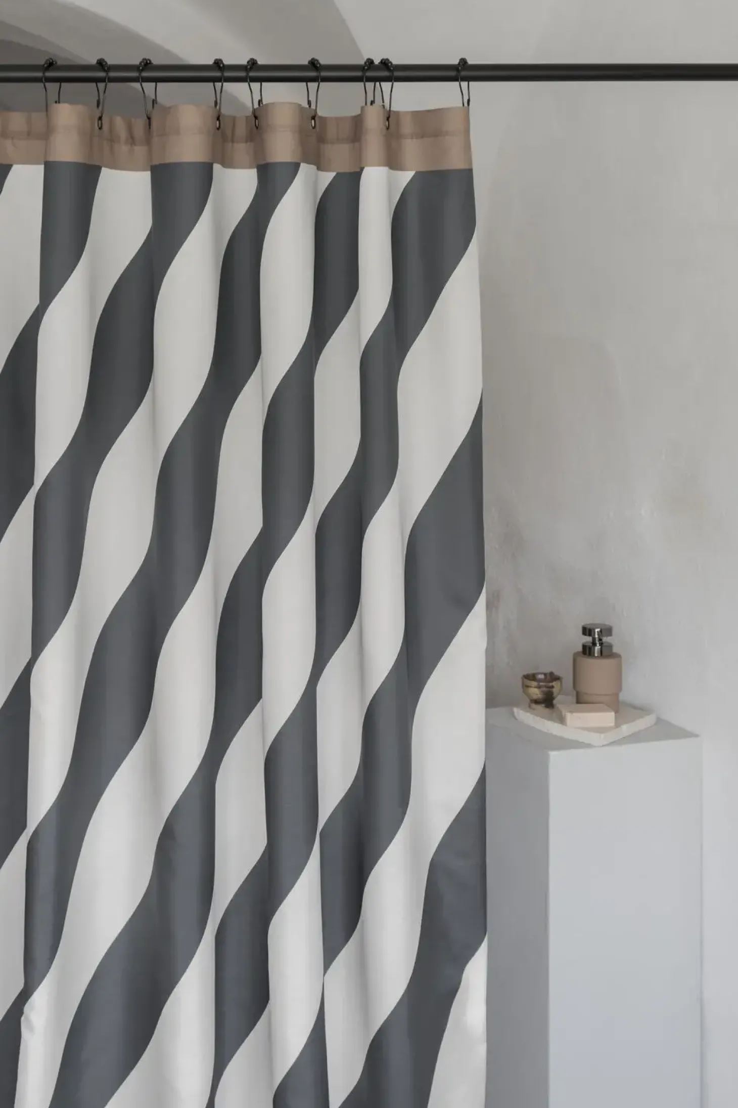 Mette Ditmer - DIAGONAL-badeforhæng - Dark grey