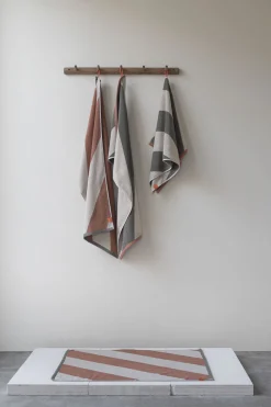 Mette Ditmer - DIAGONAL bath towel - Brick