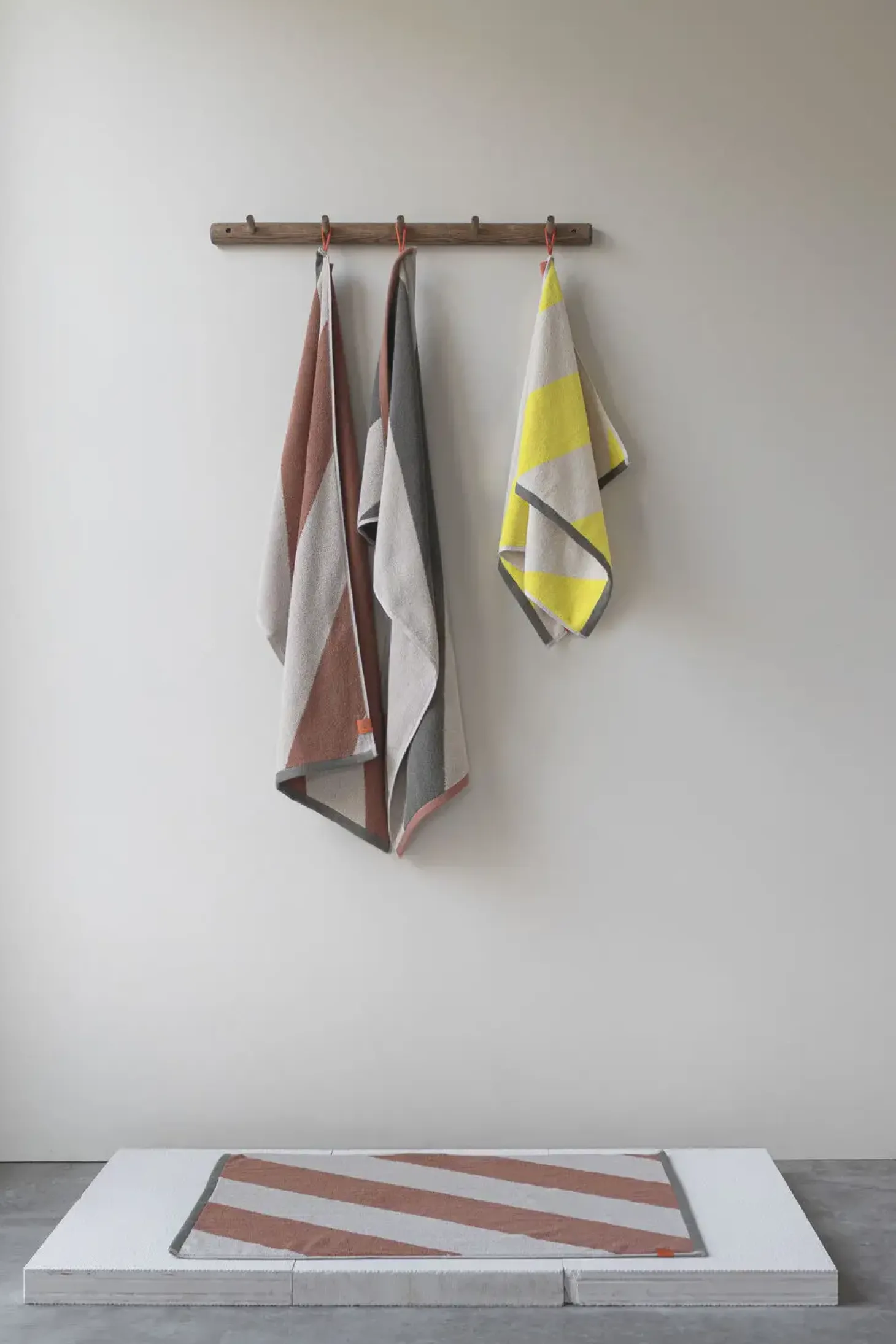 Mette Ditmer - DIAGONAL guest towel, 2-pack - Yellow