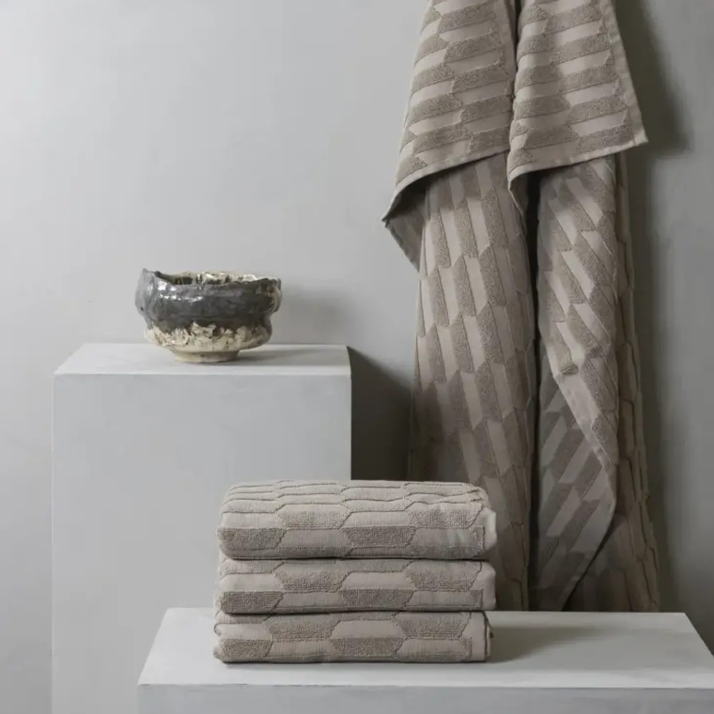 Mette Ditmer - GEO badehåndklæde (70x135 cm) - Sand