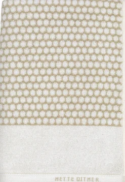 Mette Ditmer - GRID badehåndklæde, Sand / Off-white