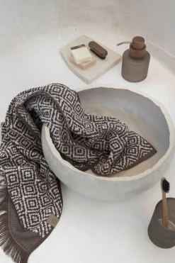 Mette Ditmer - MOROCCO-håndklæde - Chocolate / Off-white - W70 x L135 cm