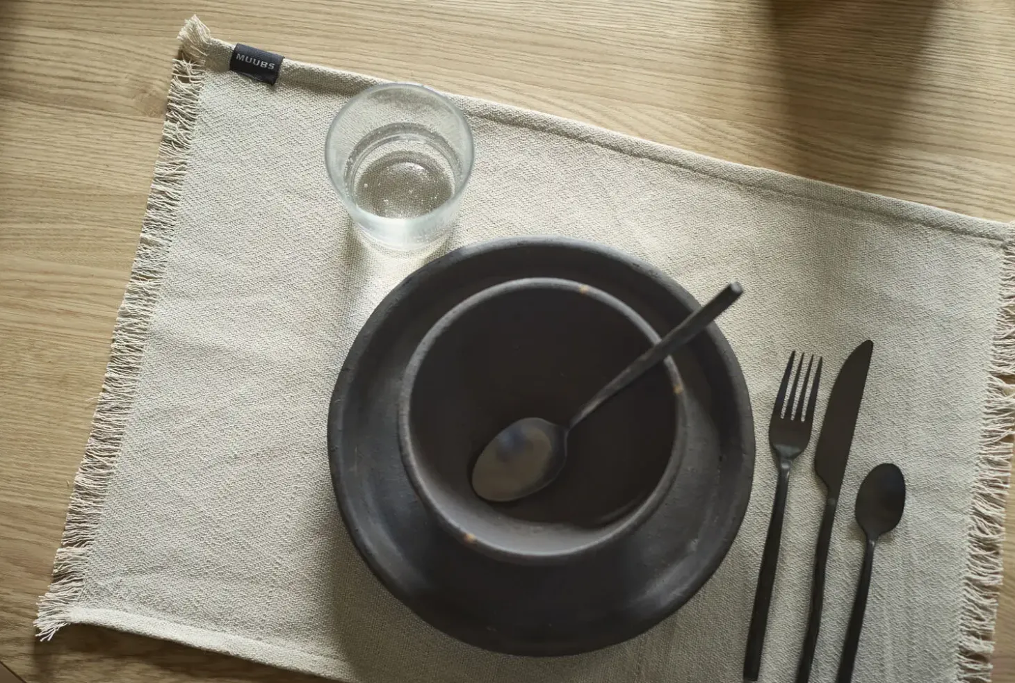 Muubs -Umami Dækkeserviet - Grå/Sand