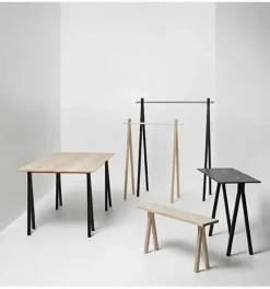 Nomess - 2-DOTS Konsol Bord - Sort/Sorte ben/Sorte prikker