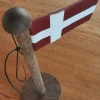 Nordic By Hand - Snoren - Bordflag i røget eg - H33