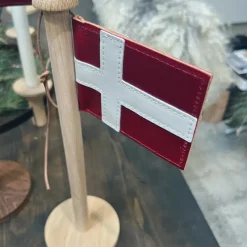 Nordic By Hand - Snoren - Bordflag i lys eg - H33