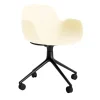 Normann Copenhagen - Form Armstol Swivel 5W med hjul - Sort/Creme
