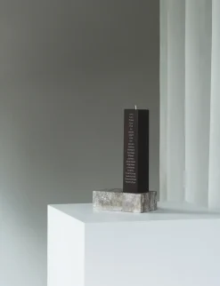 Normann Copenhagen - Kalenderlys - Brun - H25 x 5 cm