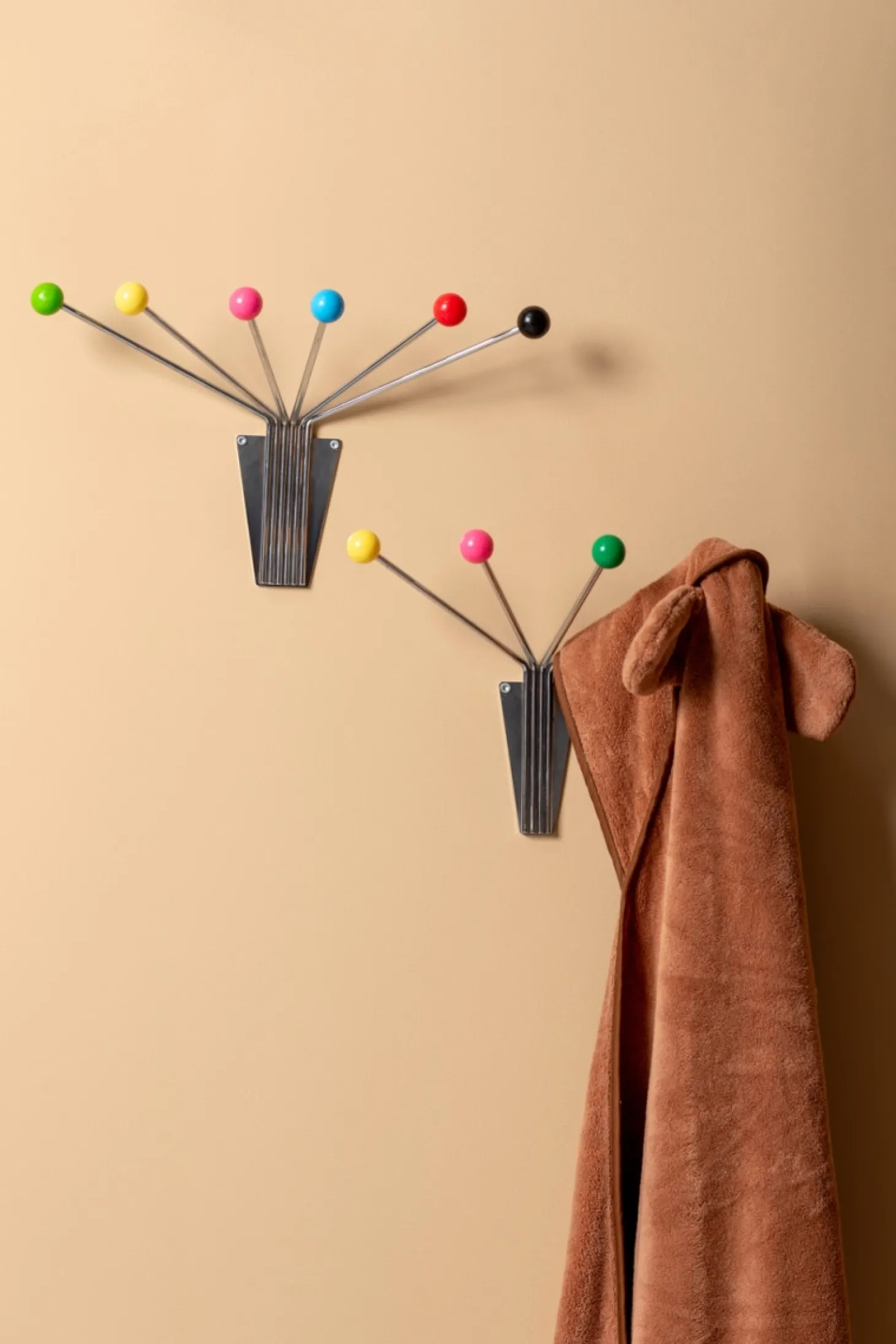 Present time - Hat rack Neptune chrome w. coloured balls large