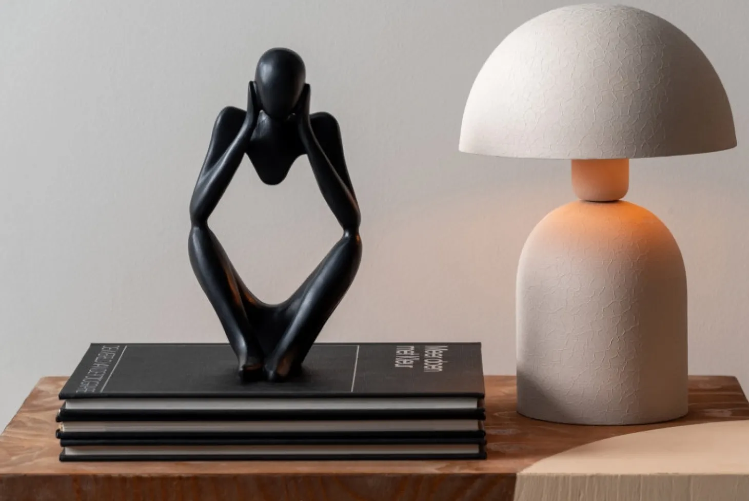 Present time - Statue Dreaming polyresin black