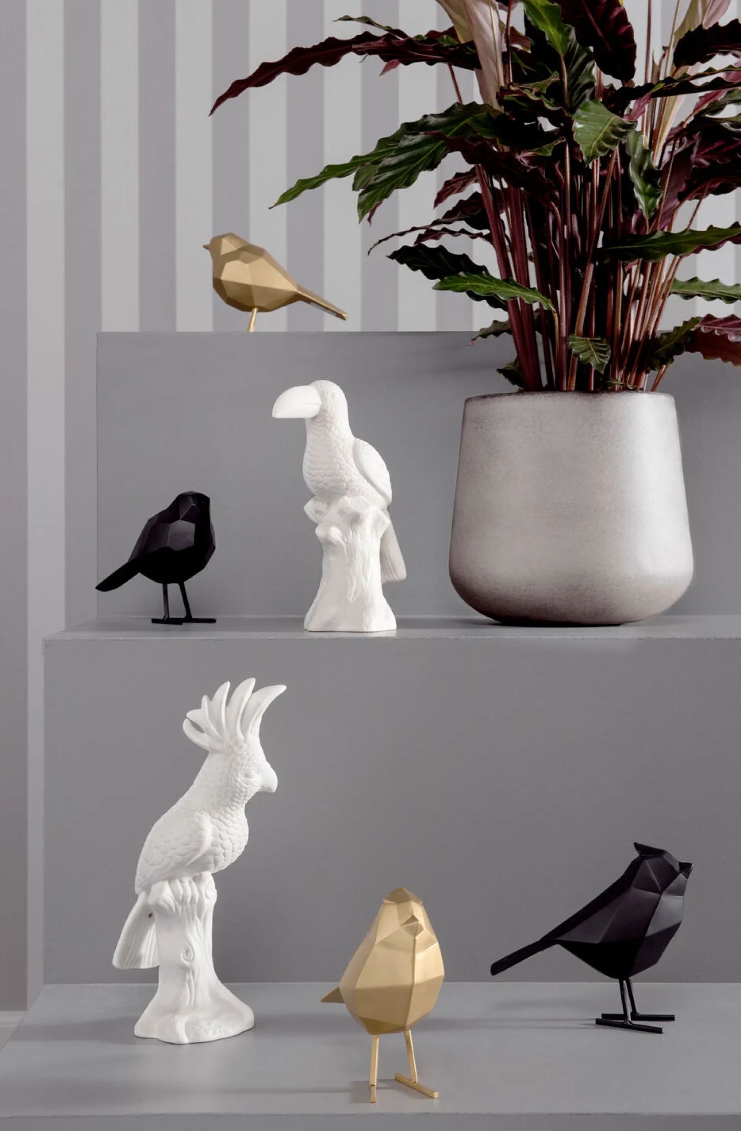 Present time - Statue Origami bird small polyresin matt black