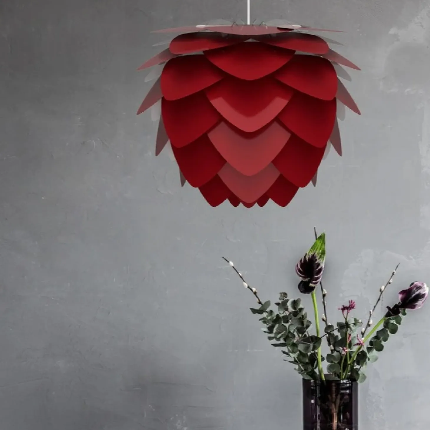 Umage - Lampeskærm - Aluvia Pendel - Ruby red - Medium Ø59 cm